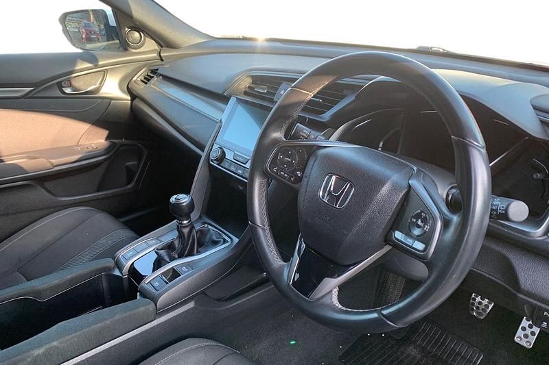 Begagnad Honda Civic SR 126 HK (92 kW) 2019 Vit Halvkombi