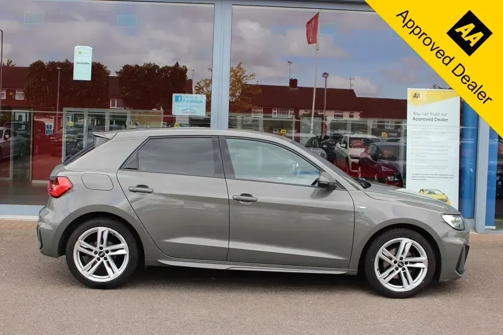 Begagnad Audi A1 Sportback S-Line 110 HK (80 kW) 2021 Grå Halvkombi