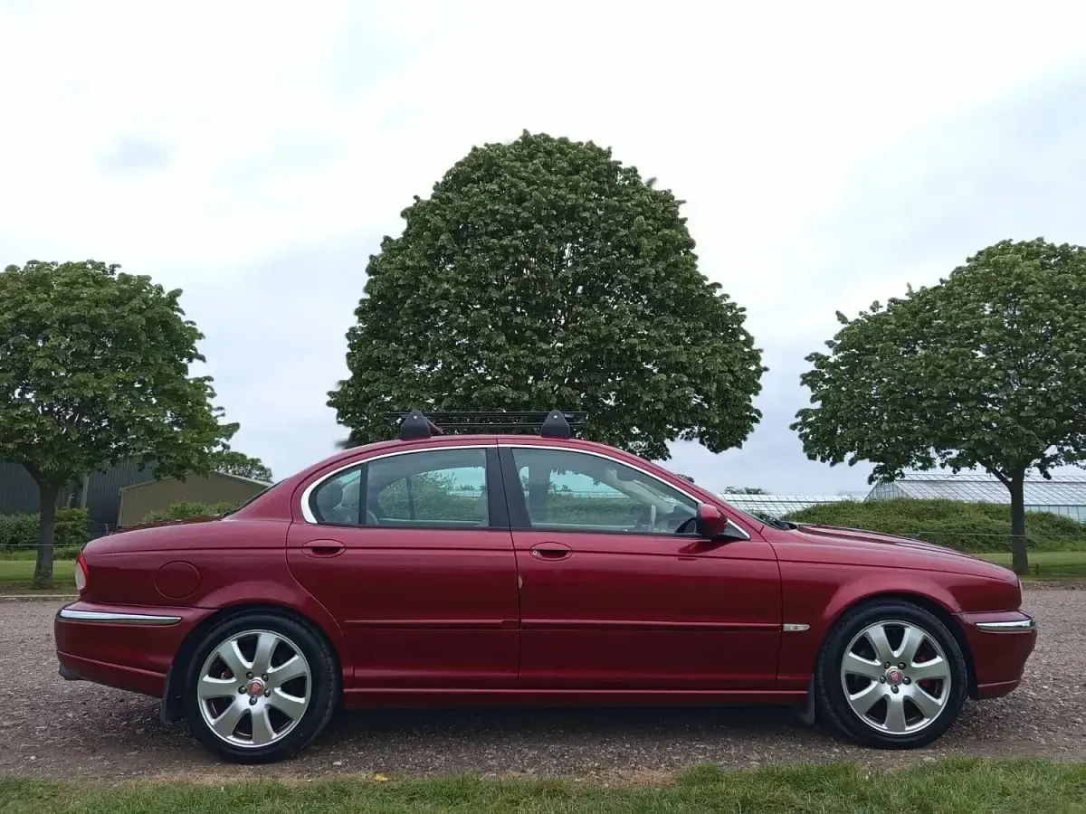 Used Jaguar X-type SE 196 HP (144 kW) 2005 Red Sedan