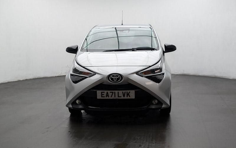 Used Toyota Aygo Trend 72 HP (52 kW) 2021 Silver Hatchback