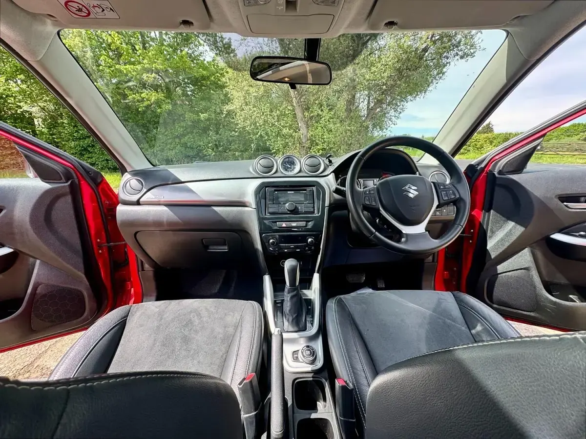 Used Suzuki Vitara SZ5 120 HP (88 kW) 2017 Red/black SUV