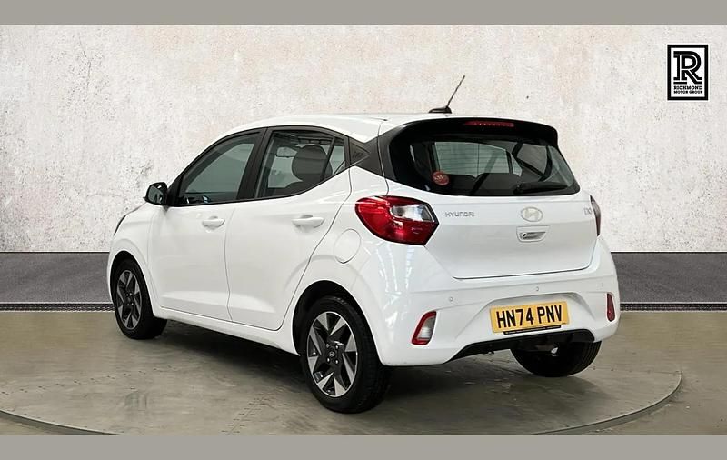 Used Hyundai i10 Advanced 62 HP (45 kW) 2024 White Hatchback