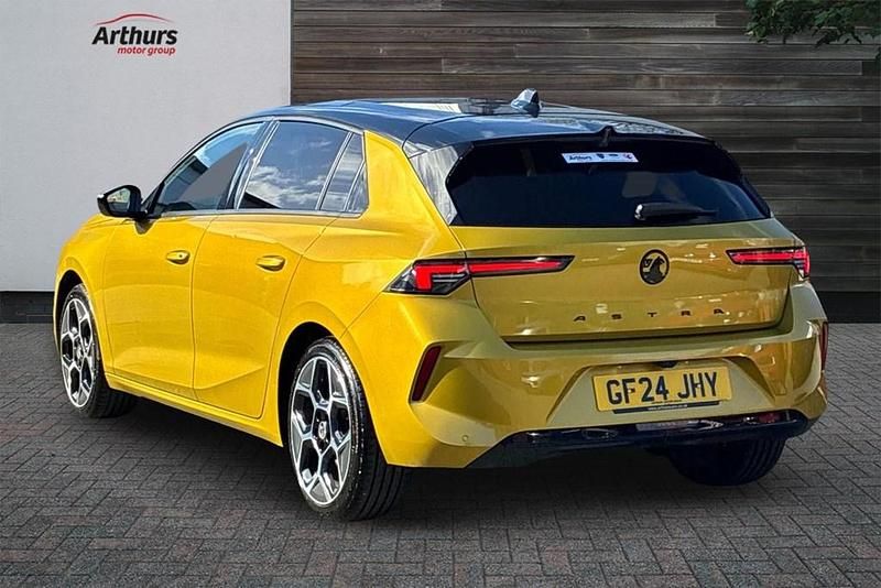 Used Vauxhall Astra Ultimate 128 HP (94 kW) 2024 Yellow/black Hatchback
