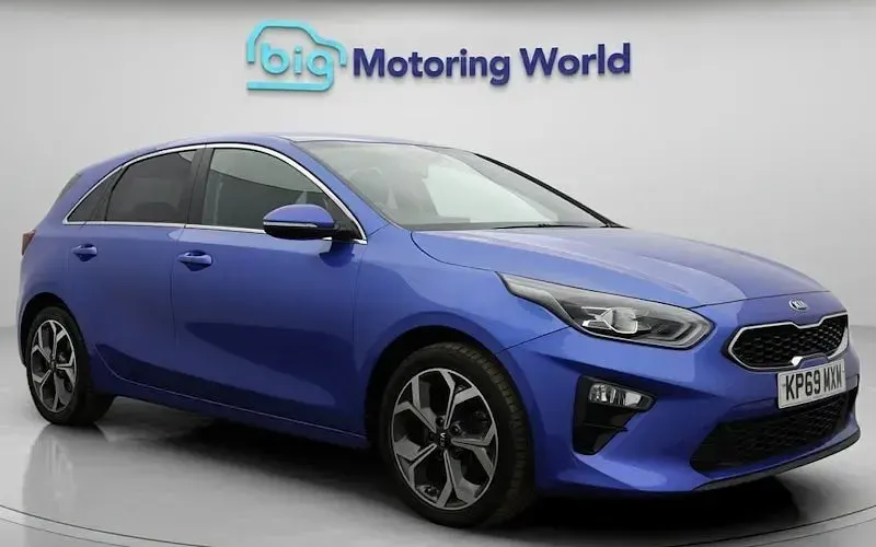 Usado Kia Ceed 140 HP (102 kW) 2019 Azul Citadino