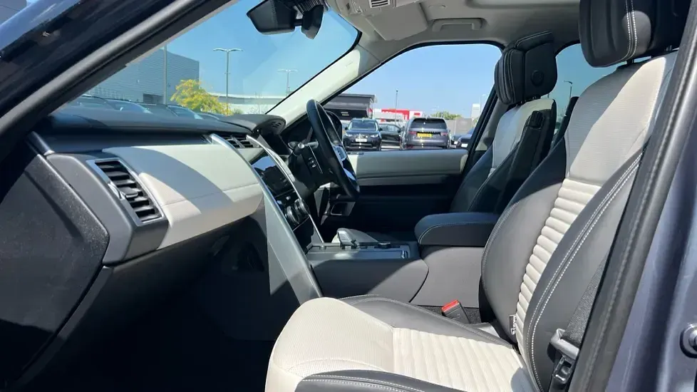 Used Land Rover Discovery HSE Dynamic 350 HP (257 kW) 2025 Blue SUV