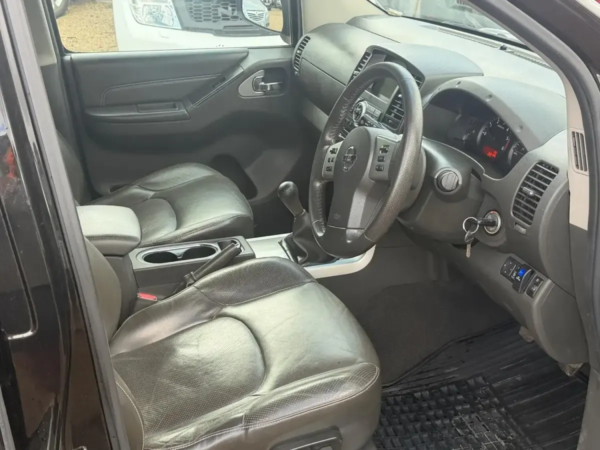 Used Nissan Navara Tekna 2012 Black Pickup