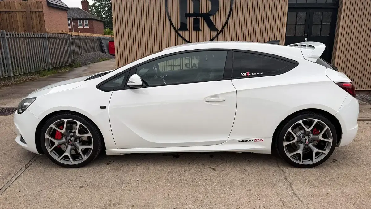 Used Vauxhall Astra GTC S 2016 White Hatchback