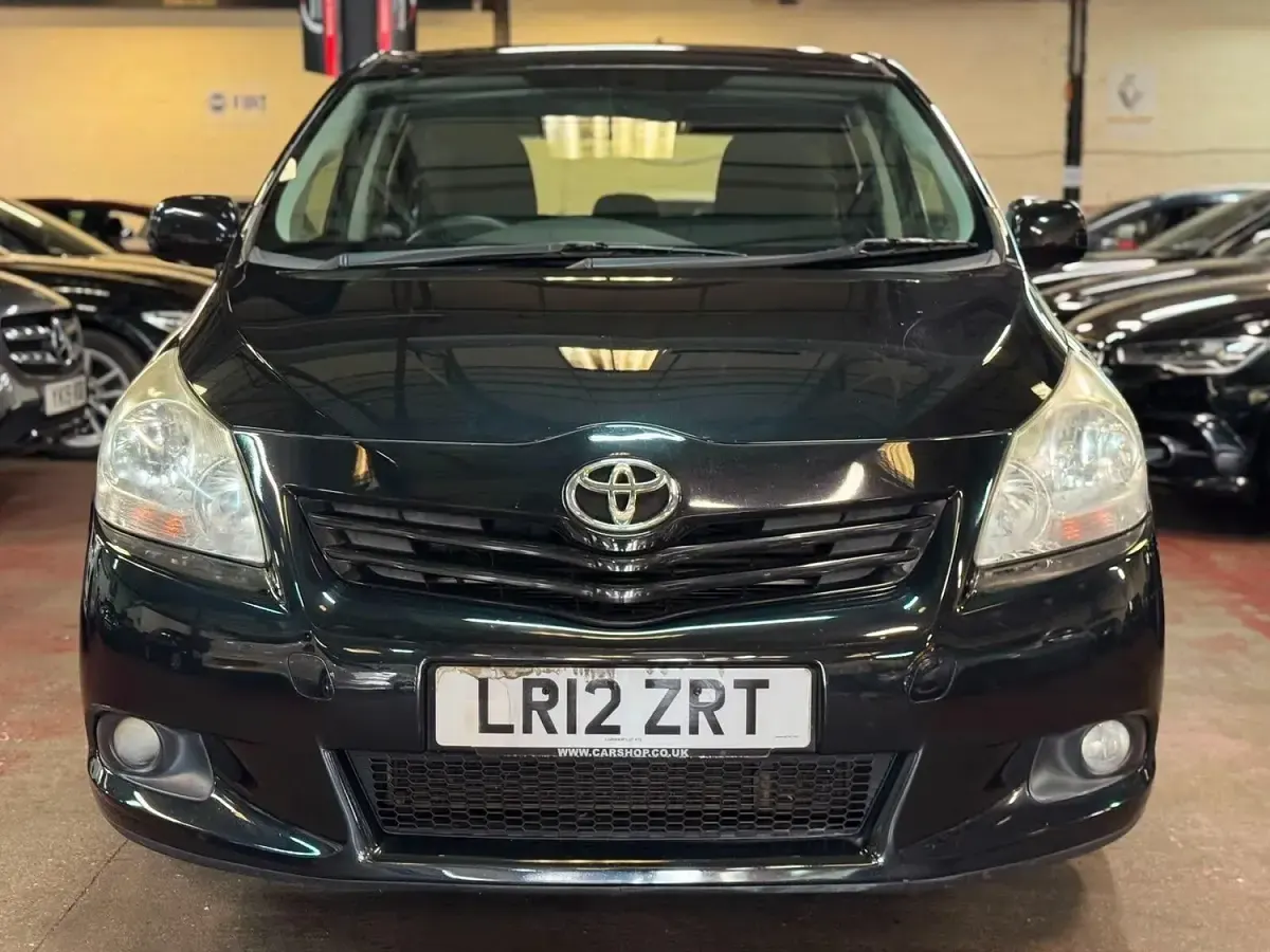 Used Toyota Verso 126 HP (92 kW) 2012 Black MPV