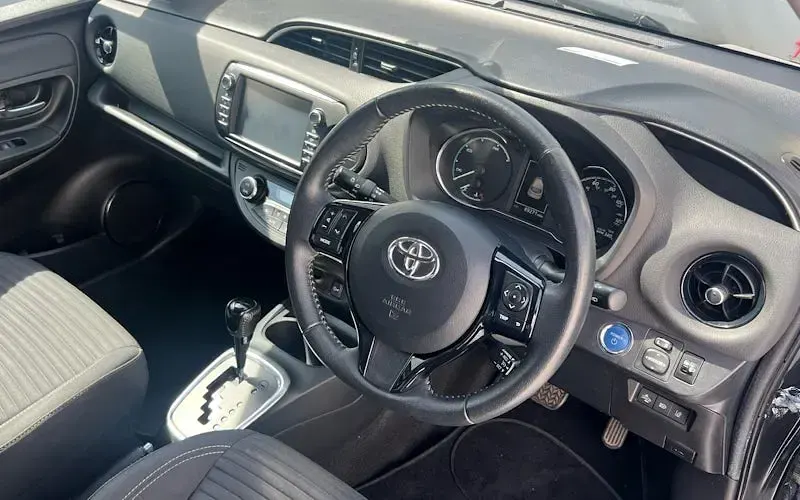 Used Toyota Yaris Design 101 HP (74 kW) 2018 Black Hatchback