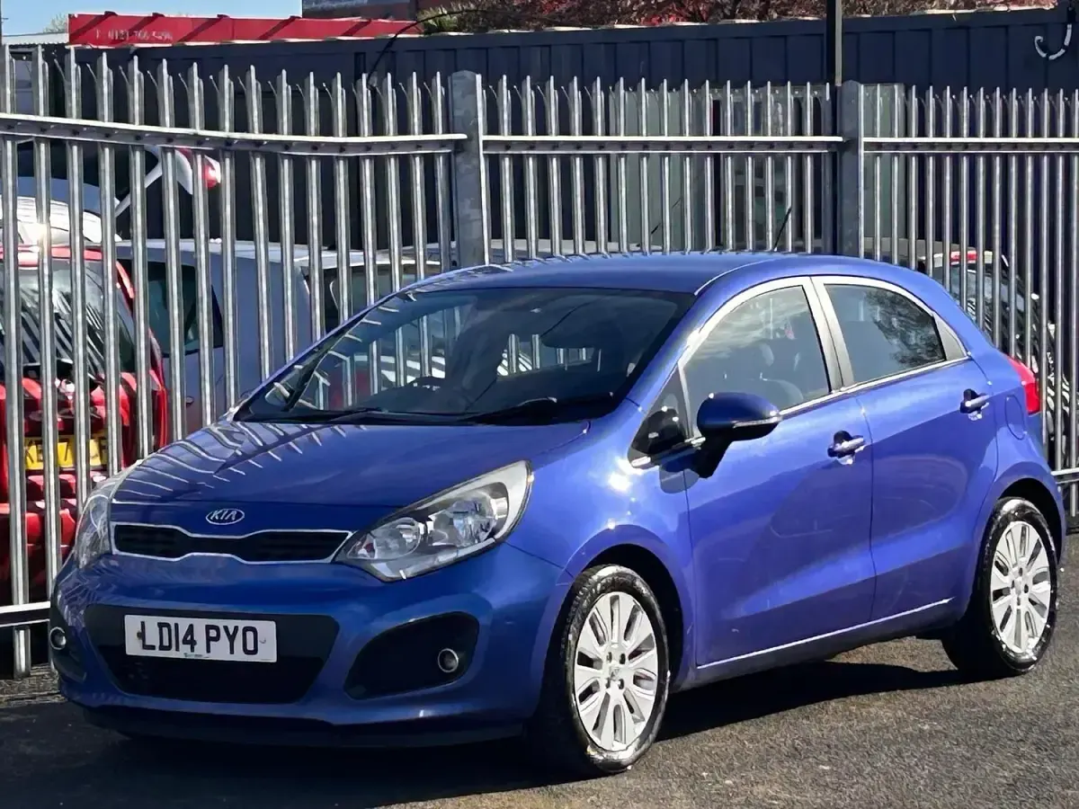 Used Kia Rio 84 HP (61 kW) 2014 Blue Hatchback
