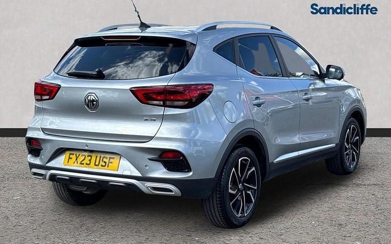Usado MG ZS Exclusive 111 HP (81 kW) 2023 Prateado Sedan