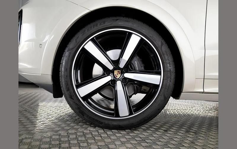 Used Porsche Cayenne 348 HP (255 kW) 2025 Beige SUV