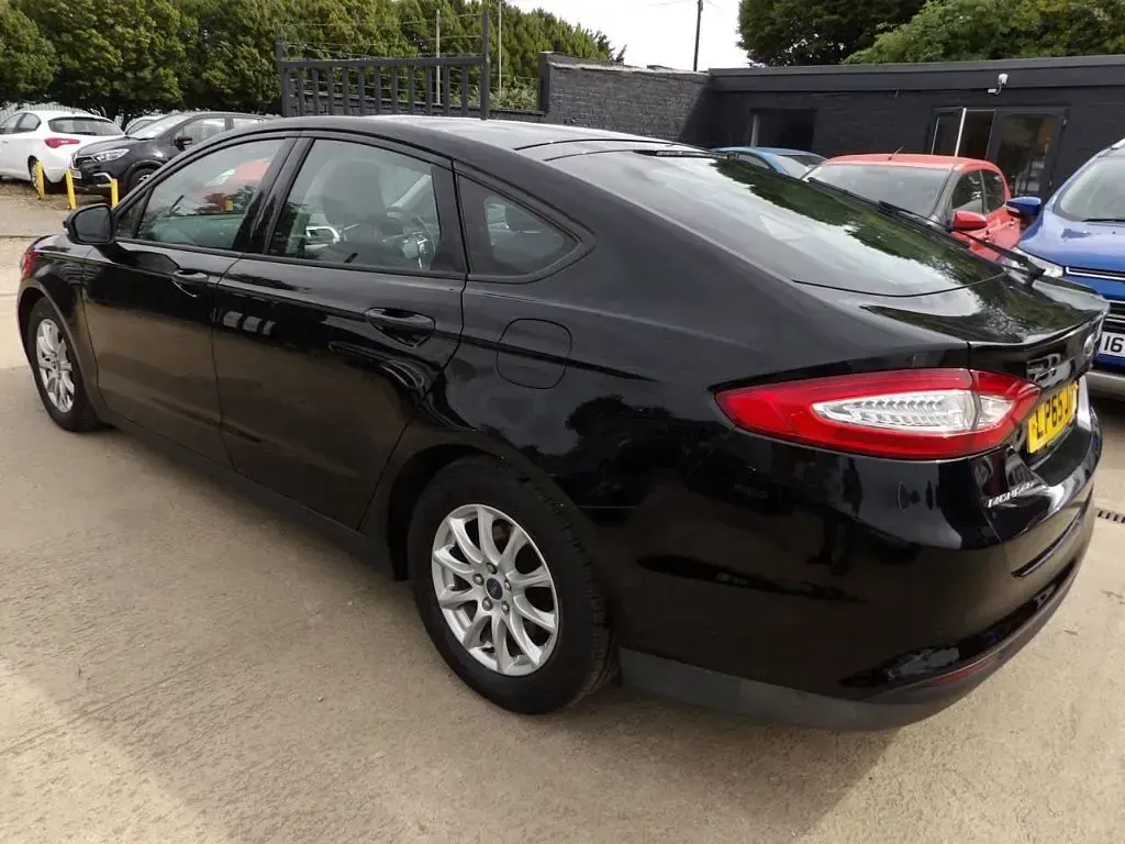 Used Ford Mondeo Style 120 HP (88 kW) 2016 Black Hatchback