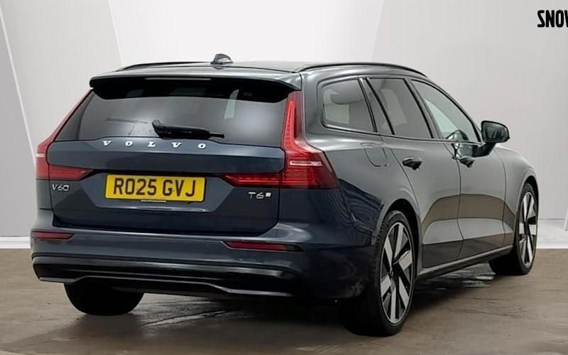 Used Volvo V60 CC Plus 250 HP (183 kW) 2023 Estate