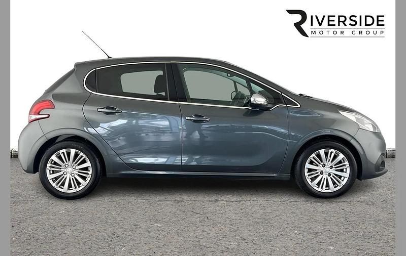 Used Peugeot 208 Allure 82 HP (60 kW) 2017 Grey Hatchback