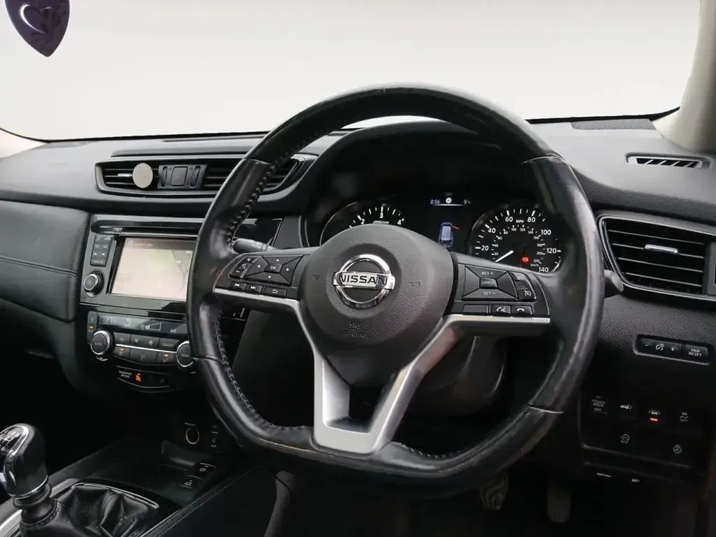 Used Nissan X-Trail S 130 HP (95 kW) 2017 Red SUV