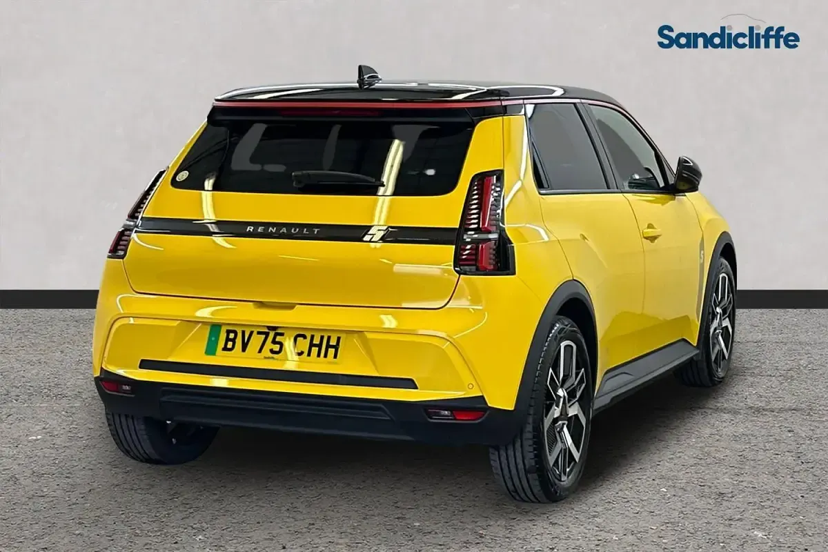 Used Renault R5 Komfort 110 kW (150 HP) 2025 Yellow/black Hatchback