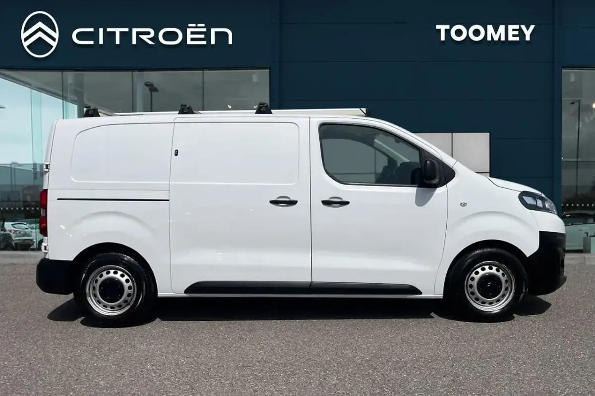 Used Citroën Dispatch 101 HP (74 kW) 2021 White MPV
