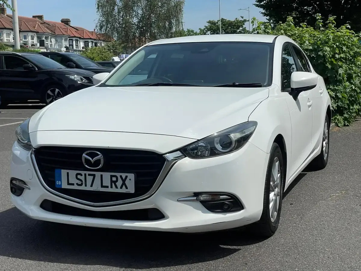 Used Mazda 3 105 HP (77 kW) 2017 White Hatchback