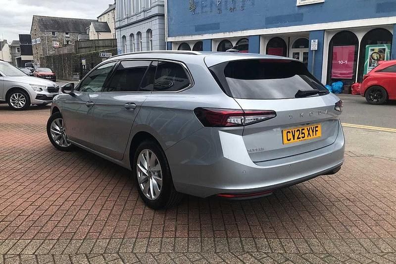 New Skoda Superb SE Technology 150 HP (110 kW) 2025 Pebble silver metallic Estate