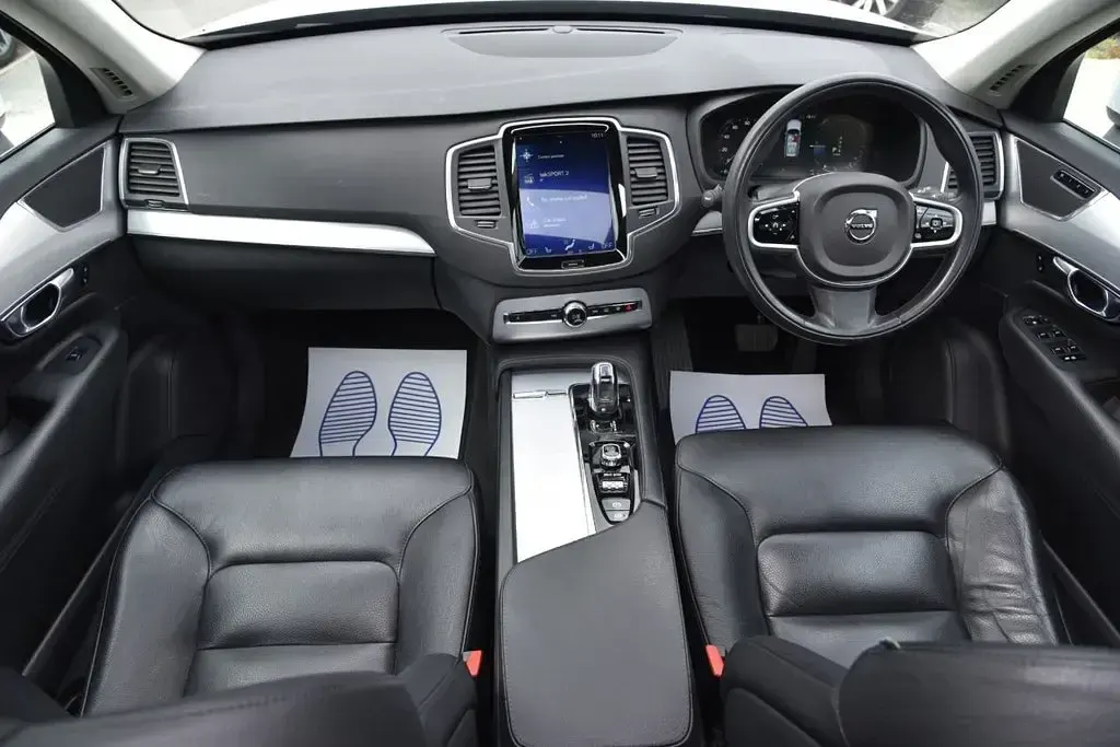 Used Volvo XC90 Momentum 2018 White SUV
