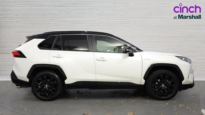 Used Toyota RAV4 Hybrid 222 HP (163 kW) 2021 White/black SUV