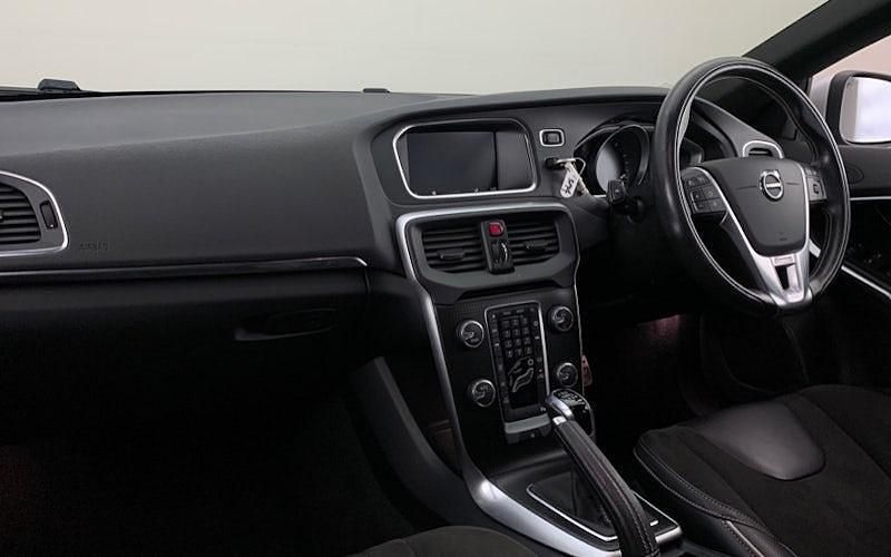 Usado Volvo V40 R-Design 122 HP (89 kW) 2018 Cinzento Citadino