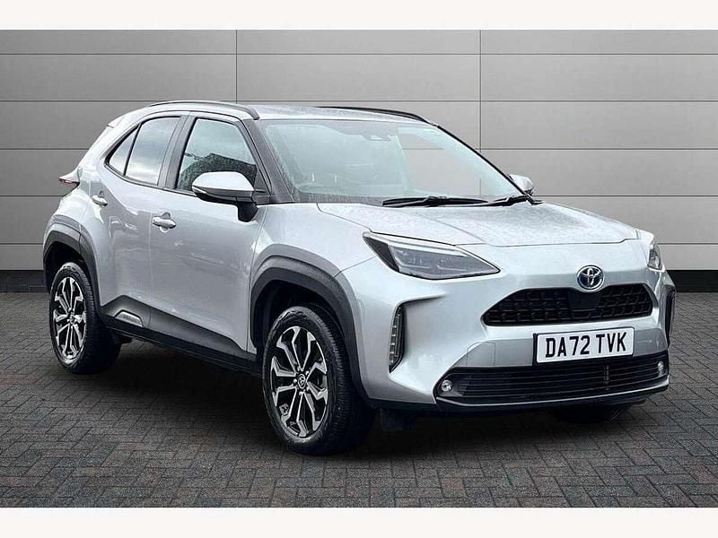 Silver Used 2022 Toyota Yaris Hybrid Design SUV | £20,750 (Fair price) - Image 1/2