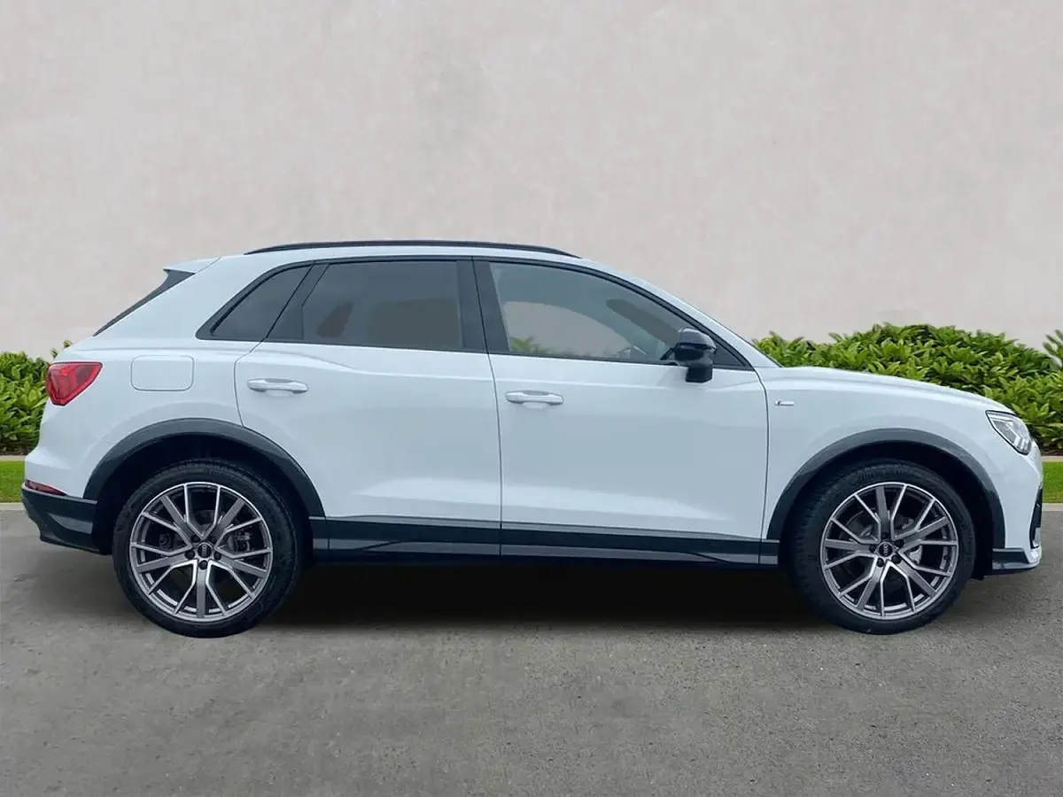 Used Audi Q3 Black Edition 147 HP (108 kW) 2025 White SUV