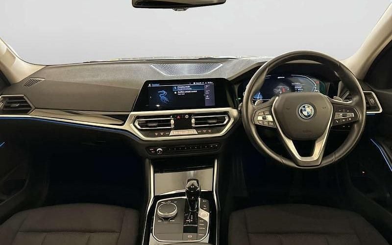 Used BMW 330e Luxury Line 292 HP (214 kW) 2021 White Sedan