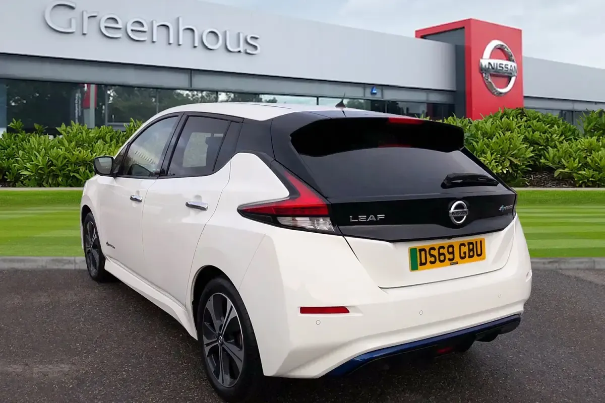 Used Nissan Leaf Tekna 110 kW (150 HP) 2019 White Hatchback