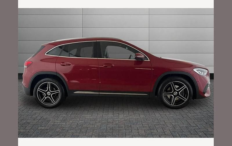 Used Mercedes GLA200 Executive 163 HP (119 kW) 2023 Red SUV
