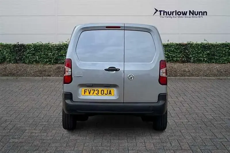 Usado Vauxhall Combo S 100 HP (73 kW) 2023 Cinzento Monovolume