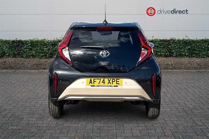 Used Toyota Aygo X 72 HP (52 kW) 2025 Beige SUV