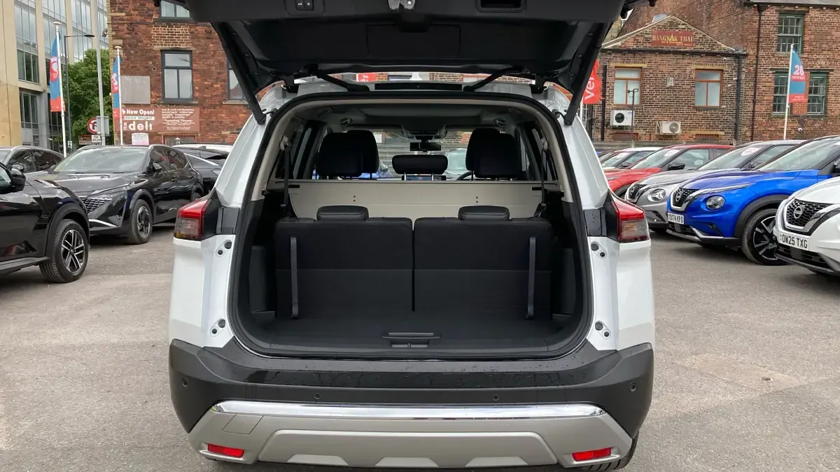 New Nissan X-Trail Tekna+ 163 HP (119 kW) 2026 Pearl white  pearl SUV