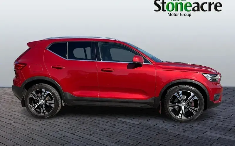 Used Volvo XC40 Inscription 197 HP (144 kW) 2021 Red SUV