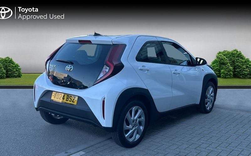 Used Toyota Aygo X PURE 72 HP (52 kW) 2024 Pure white SUV