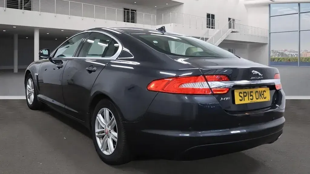 Used Jaguar XF Luxury 163 HP (119 kW) 2015 Grey Sedan
