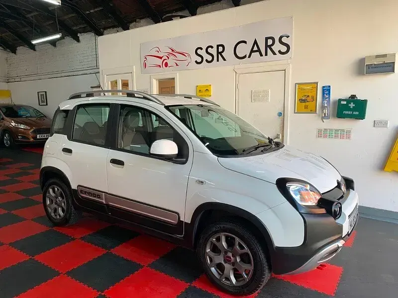 Used Fiat Panda Cross Cross 90 HP (66 kW) 2015 White Hatchback
