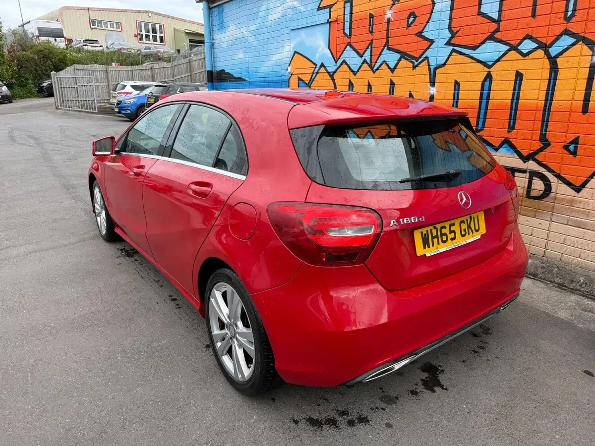 Used Mercedes A180 109 HP (80 kW) 2016 Red Hatchback