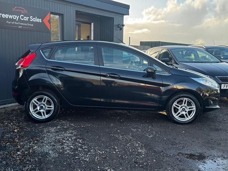 Used Ford Fiesta Zetec 105 HP (77 kW) 2013 Black Hatchback