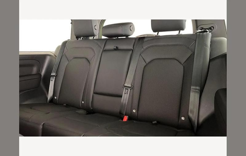 Used Land Rover Defender SE Dynamic 245 HP (180 kW) 2026 Green SUV
