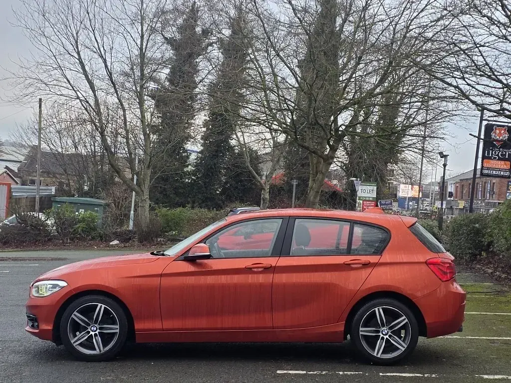 Usado BMW 116 Sport Line 2016 Naranja Utilitario