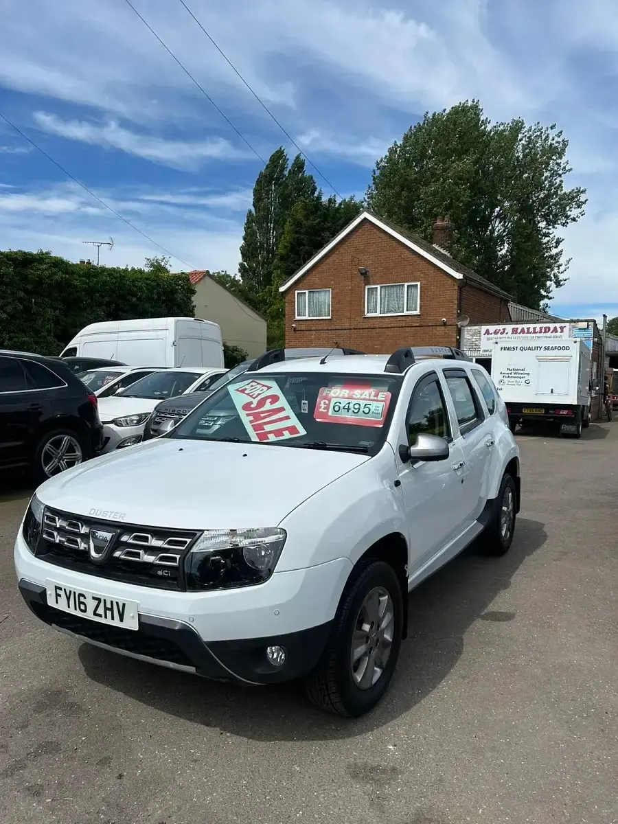 Used Dacia Duster Lauréate 110 HP (80 kW) 2016 White SUV