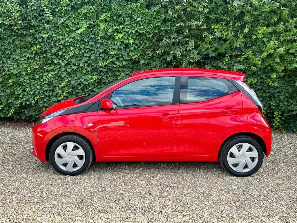 Used Toyota Aygo X-play 69 HP (50 kW) 2016 Red Hatchback