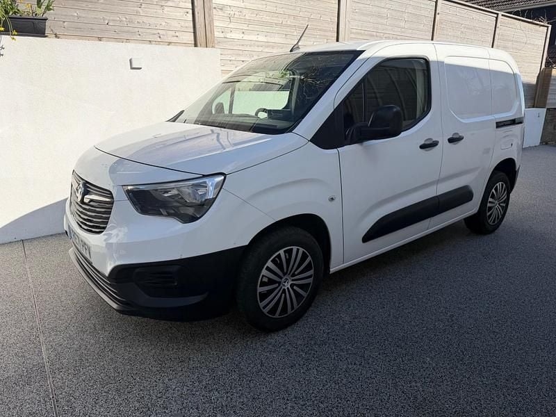 Used Vauxhall Combo 100 HP (73 kW) 2021 White MPV