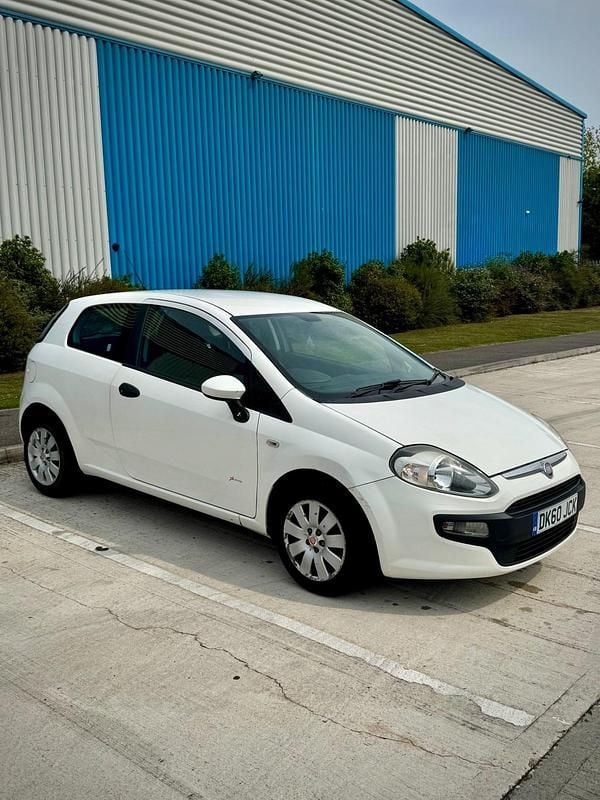 White Used 2010 Fiat Punto Evo Active Hatchback | £875 (Fair price) - Image 1/4