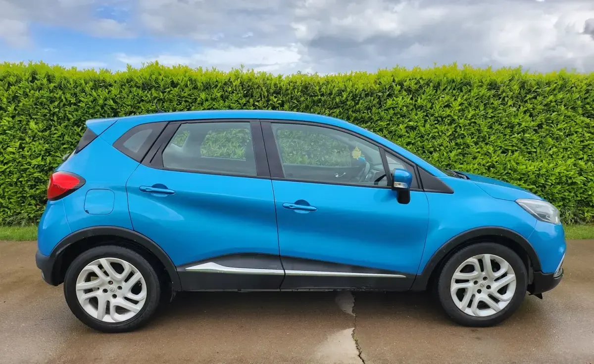 Used Renault Captur Dynamique 90 HP (66 kW) 2014 Blue SUV