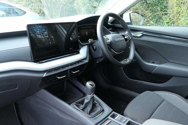 Used Skoda Octavia SE Technology 85 HP (62 kW) 2025 Moon white metallic Estate