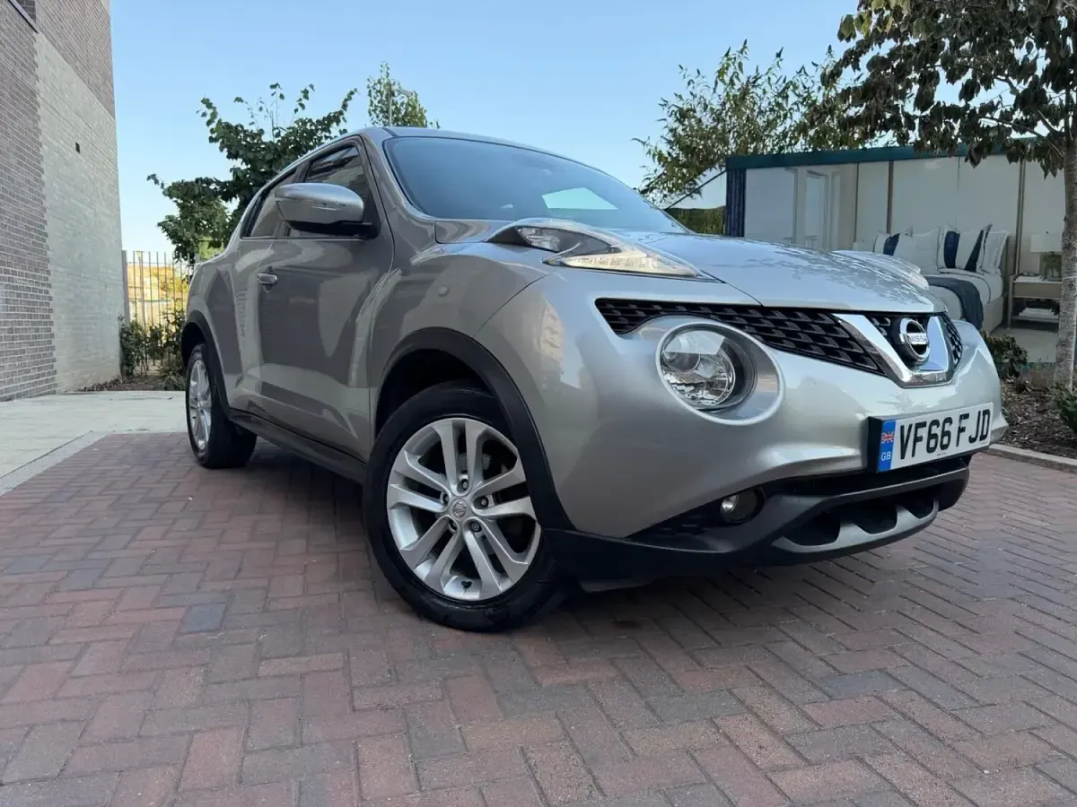 Used Nissan Juke N-Connecta 110 HP (80 kW) 2017 Silver SUV